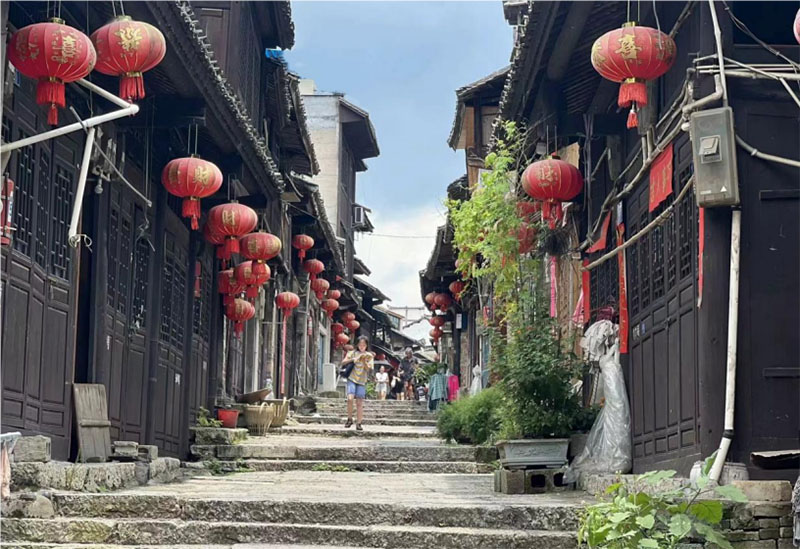 重外院“青歌筑夢(mèng)”實(shí)踐團(tuán)三下鄉(xiāng)實(shí)踐調(diào)研 | 穿越千年古鎮(zhèn)，回望崢嶸歲月