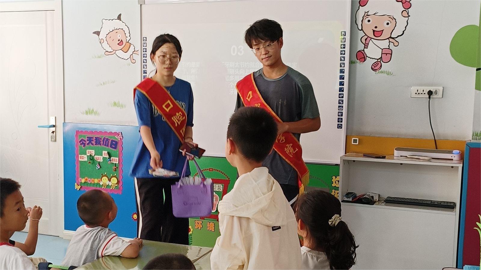 錦醫(yī)口腔學(xué)子三下鄉(xiāng)：攜手幼兒園，共筑口腔健康未來