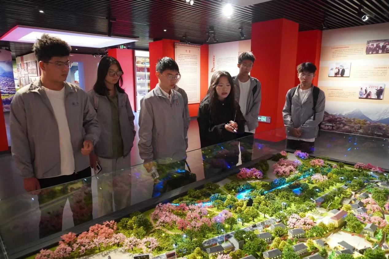 鄉(xiāng)村振興、民族團(tuán)結(jié)之旅——河南工業(yè)大學(xué)社會(huì)實(shí)踐團(tuán)隊(duì)