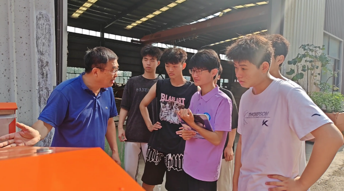 躋身農(nóng)機第一線，喜看農(nóng)業(yè)新氣象----煙臺大學(xué)機電學(xué)院“荷”芯力實踐隊進工廠實地調(diào)