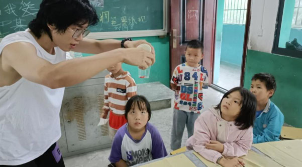守護朝陽，助力成長|長安大學筑夢黔行暑期社會實踐隊開