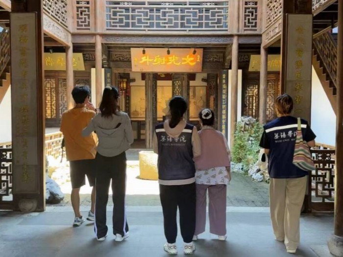 沿江河行舟，覽水鄉(xiāng)風(fēng)華