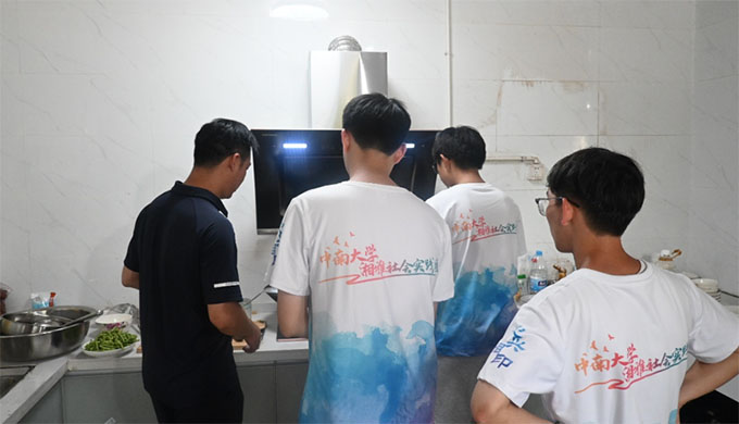【青春建功，實(shí)踐鑄魂】中南大學(xué)“心興湘印”支教隊(duì)與團(tuán)