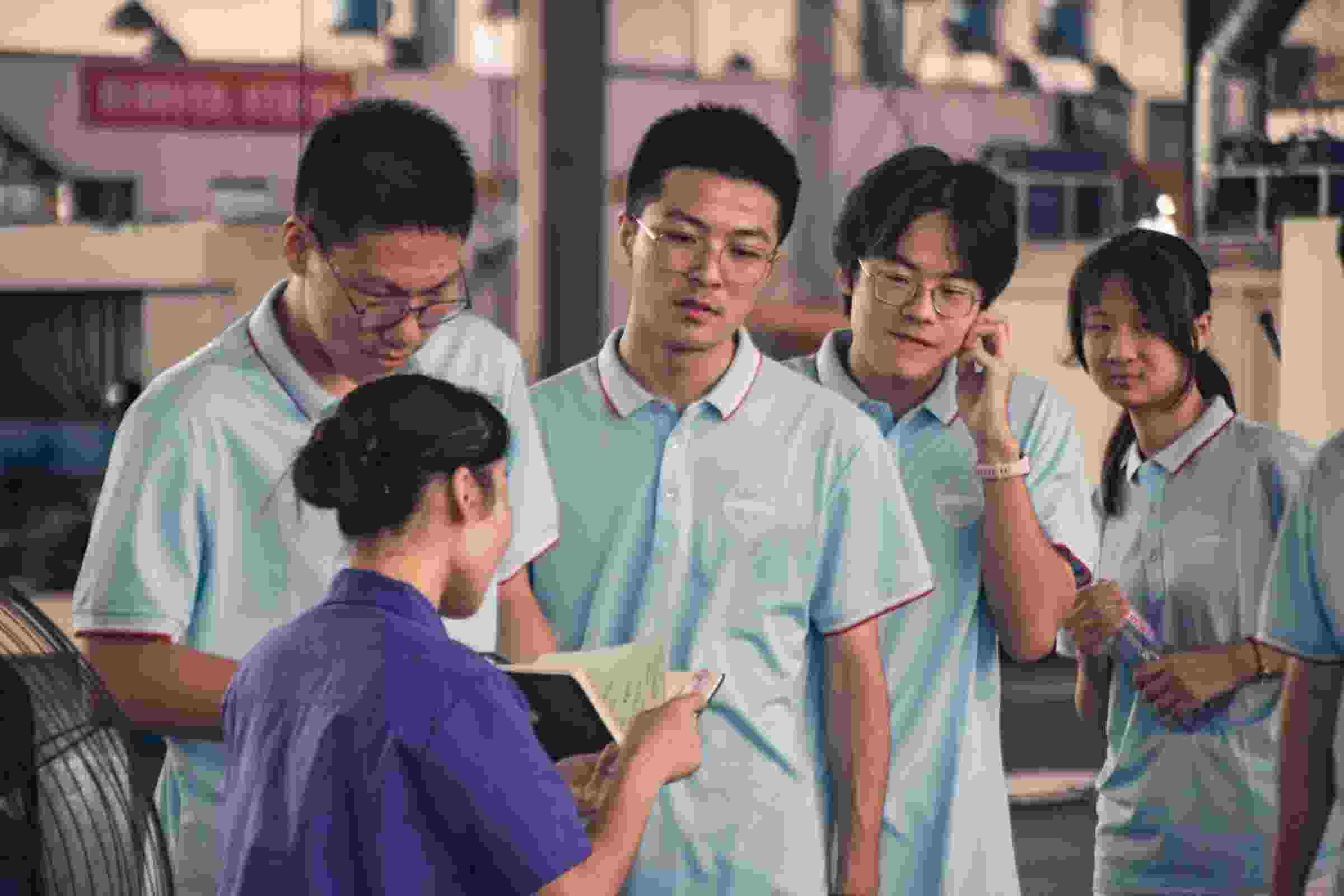 深入企業(yè)一線，探索知行合一