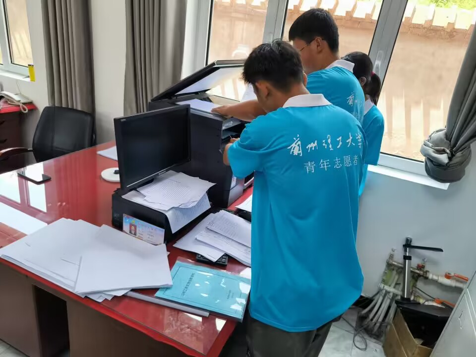  蘭理學(xué)子三下鄉(xiāng)：走進(jìn)基層，感悟民生，助力村民實事
