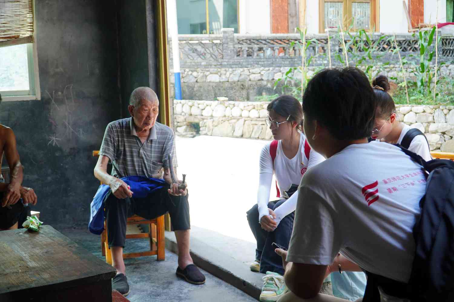 走街入戶，傾聽民聲