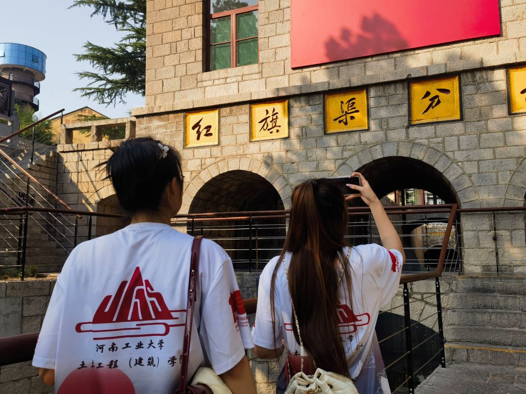 追尋紅色足跡，堅(jiān)定理想信念