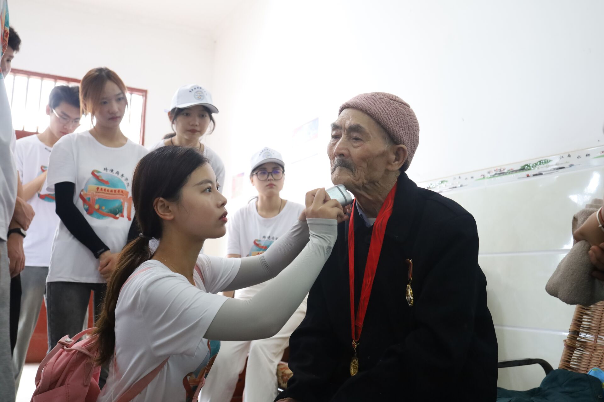 聽得老兵憶往事，吾輩知使命如磐
