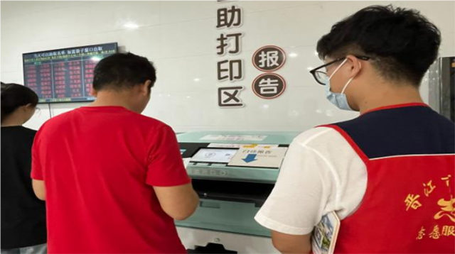 “暖心導(dǎo)診，童心候診”——福建學(xué)子晉江市醫(yī)院導(dǎo)診活動(dòng)