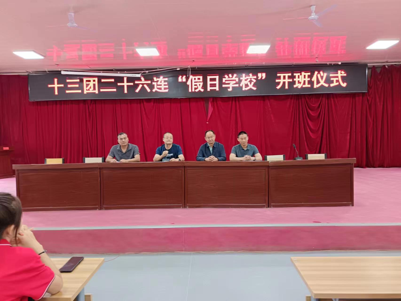 “我是一棵胡楊”實踐團的輔導(dǎo)瞬間