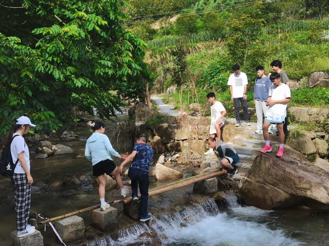 南財(cái)學(xué)子三下鄉(xiāng)：走進(jìn)績(jī)溪核桃，助力產(chǎn)業(yè)騰飛
