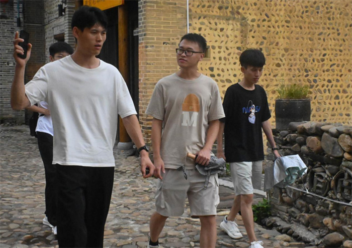 青年楊帆擎大任，悠悠鄉(xiāng)愁歌未央