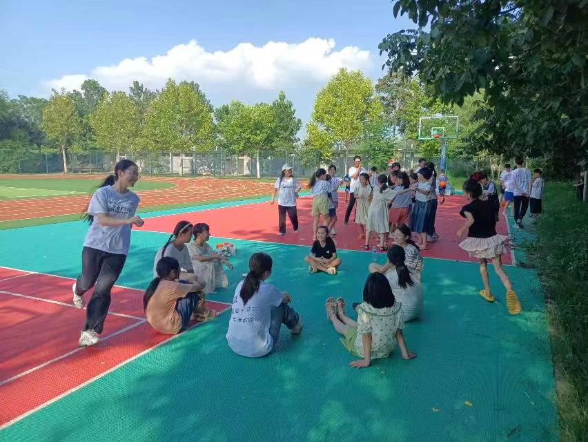 燃青春，正夏日：星光支教隊(duì)在育英中學(xué)開(kāi)展趣味運(yùn)動(dòng)會(huì)！