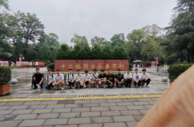 暑期熱血青春，守護烈士英魂——十二橋烈士墓志愿服務(wù)活動