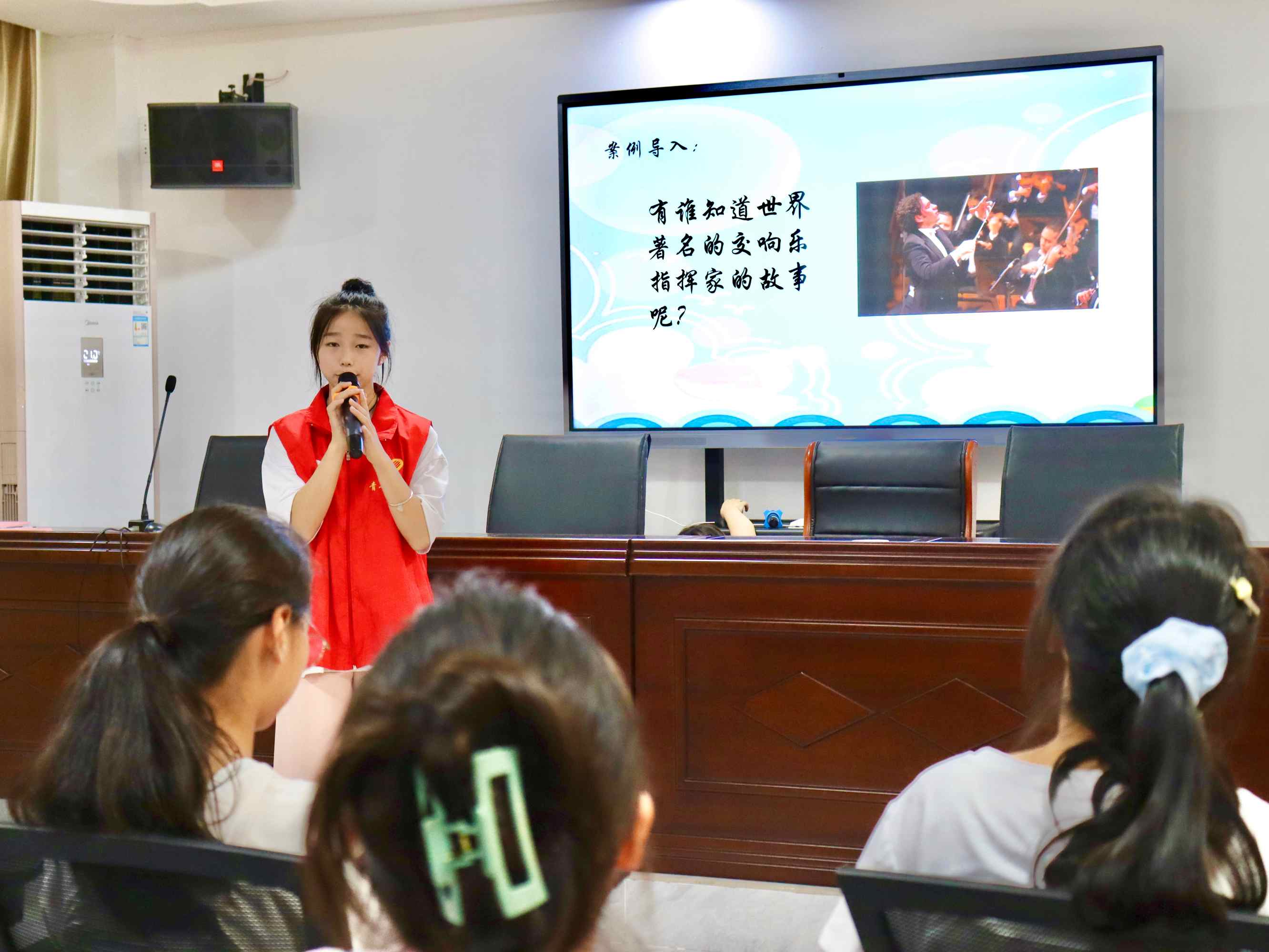 重慶移通學(xué)院：絨花禮贊，詩(shī)韻頌美——“心靈工匠，童心護(hù)航” 教育關(guān)愛(ài)服務(wù)團(tuán)