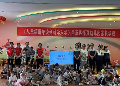 "非遺桑皮紙的魅力：給幼兒園小朋友講述傳統(tǒng)工藝之美"