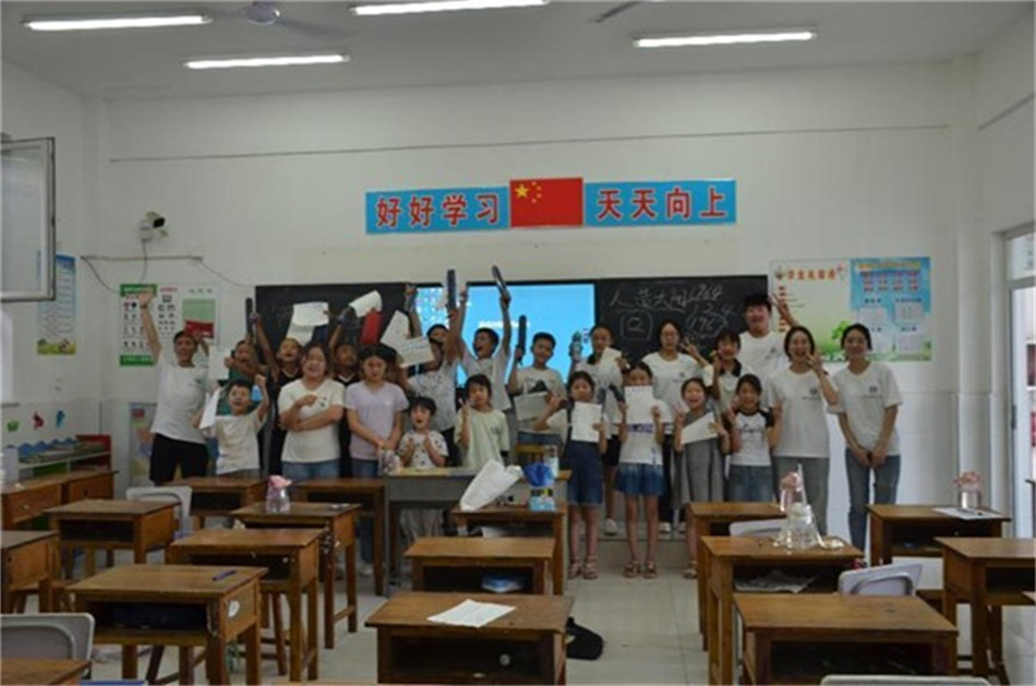 華北電力大學(xué)學(xué)子三下鄉(xiāng)：科技同行，破冰