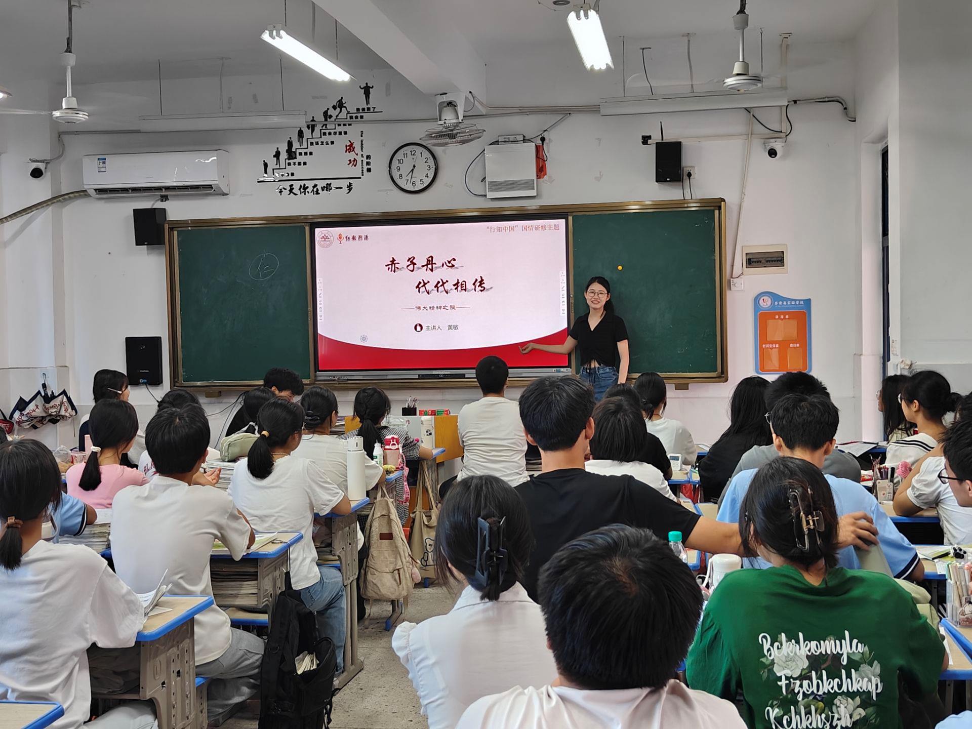 山東大學(xué)(威海)海洋學(xué)院紅韻溯源尋訪團(tuán)  走進(jìn)學(xué)?！_展紅色文化宣傳