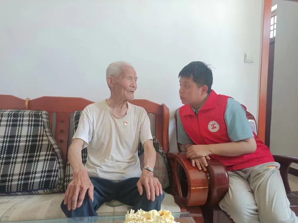 陜西理工大學(xué)三下鄉(xiāng)：老黨員講述初心故事，新青年牢記時(shí)代使命