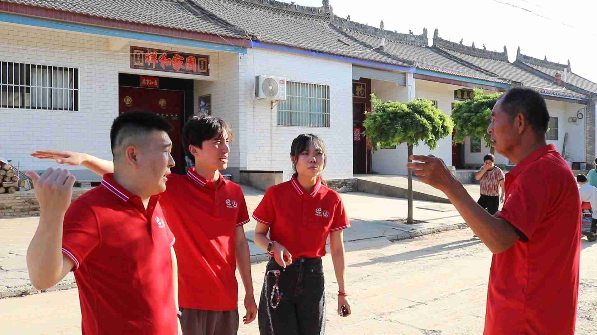 訪談不同群體，汲取奮進(jìn)力量
