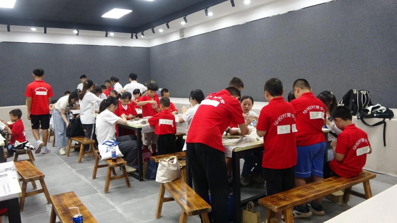 陶瓷顯現(xiàn)傳承真章，漢樂(lè)奏響發(fā)展篇章 ——華南師范大學(xué)柳夏星火暑期社會(huì)實(shí)踐服務(wù)隊(duì)組織開展大埔縣茶陽(yáng)鎮(zhèn)華祝村夏令營(yíng)研學(xué)活動(dòng)