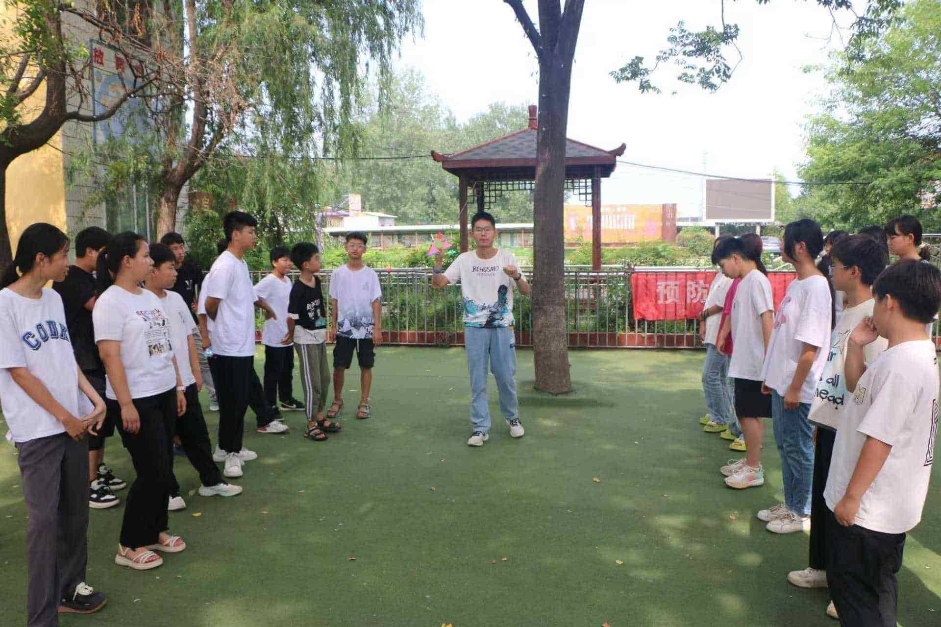七巧板中智慧生，支教團(tuán)里愛(ài)心濃